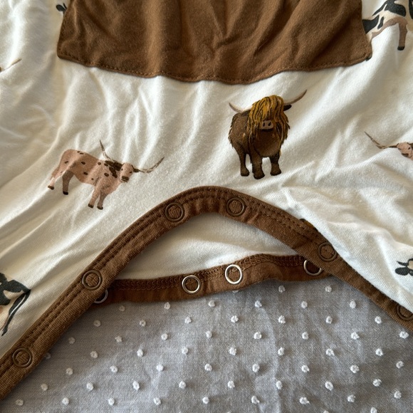 Kyte Baby button onesie 6-12mos - Picture 3 of 4